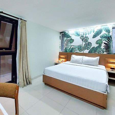 Shinta Guesthouse Malang Exterior photo
