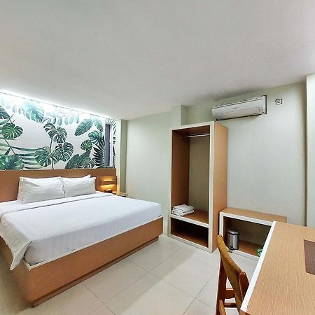 Shinta Guesthouse Malang Exterior photo
