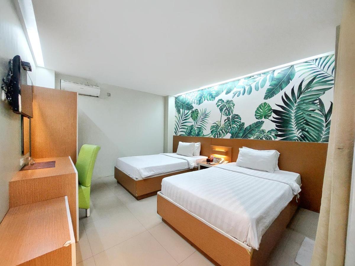 Shinta Guesthouse Malang Exterior photo