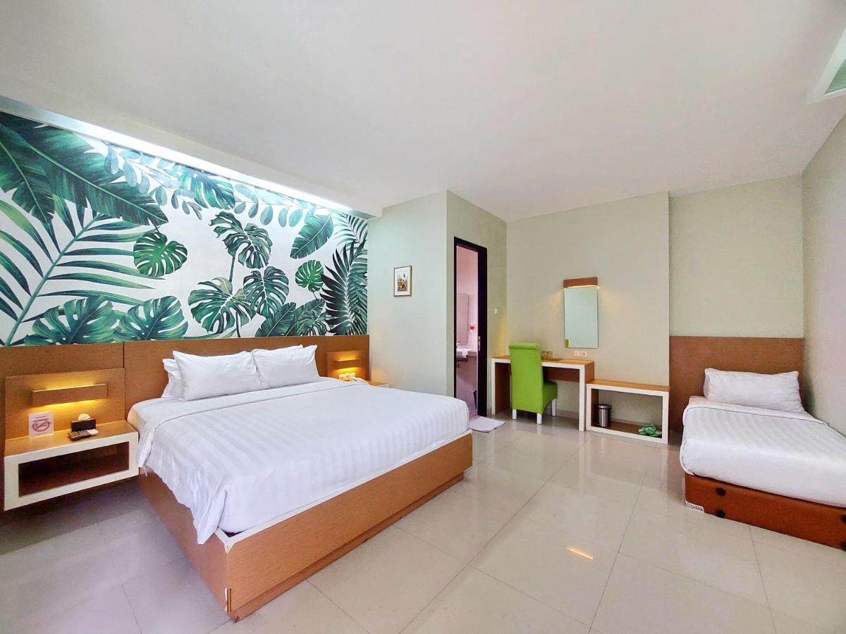 Shinta Guesthouse Malang Exterior photo