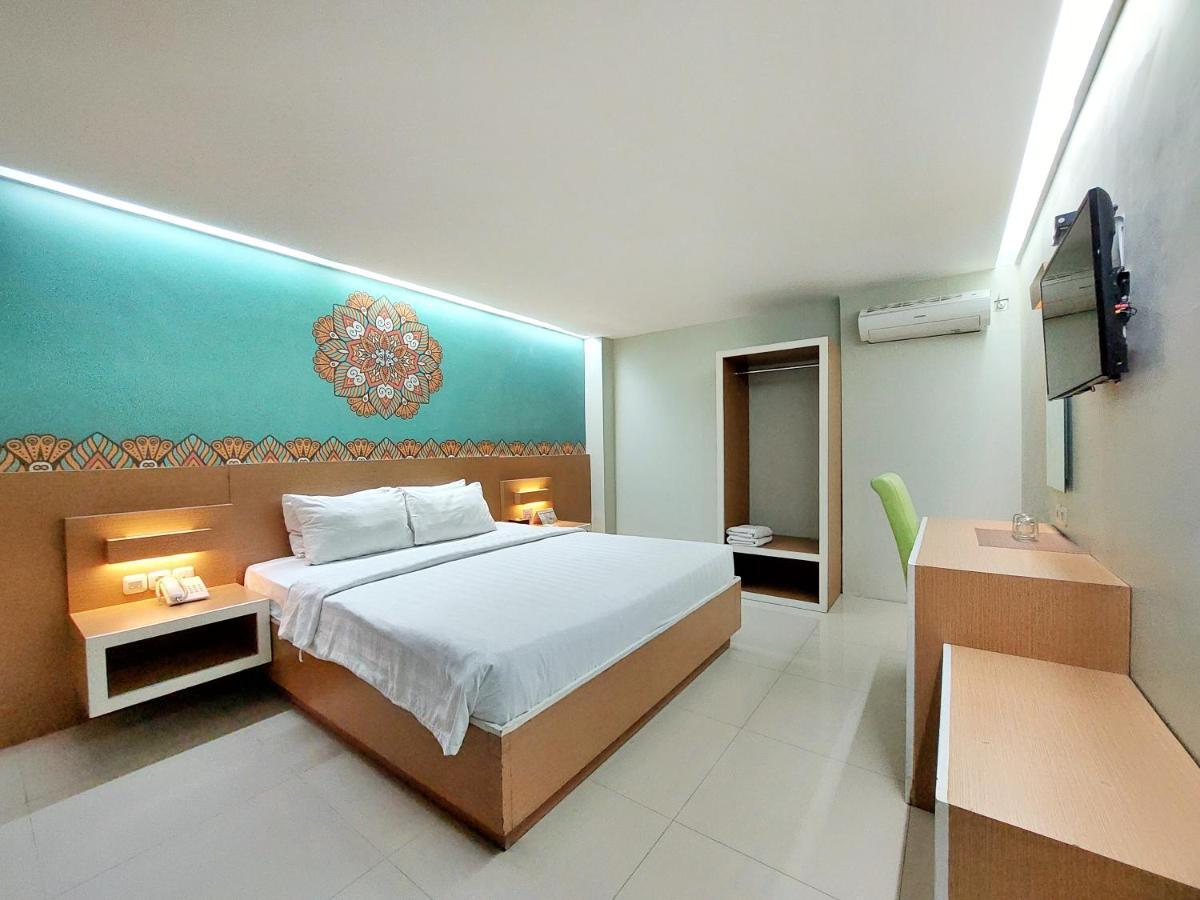 Shinta Guesthouse Malang Exterior photo