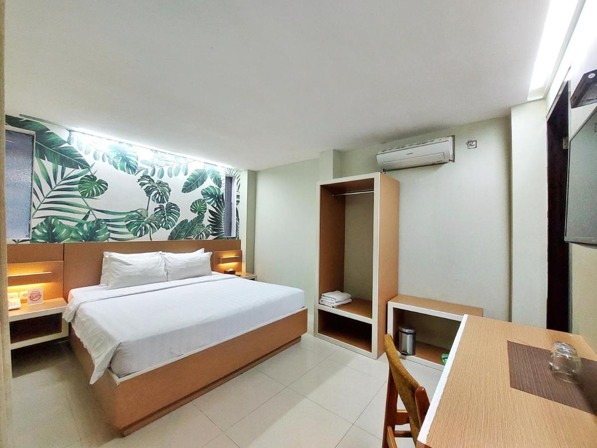 Shinta Guesthouse Malang Exterior photo